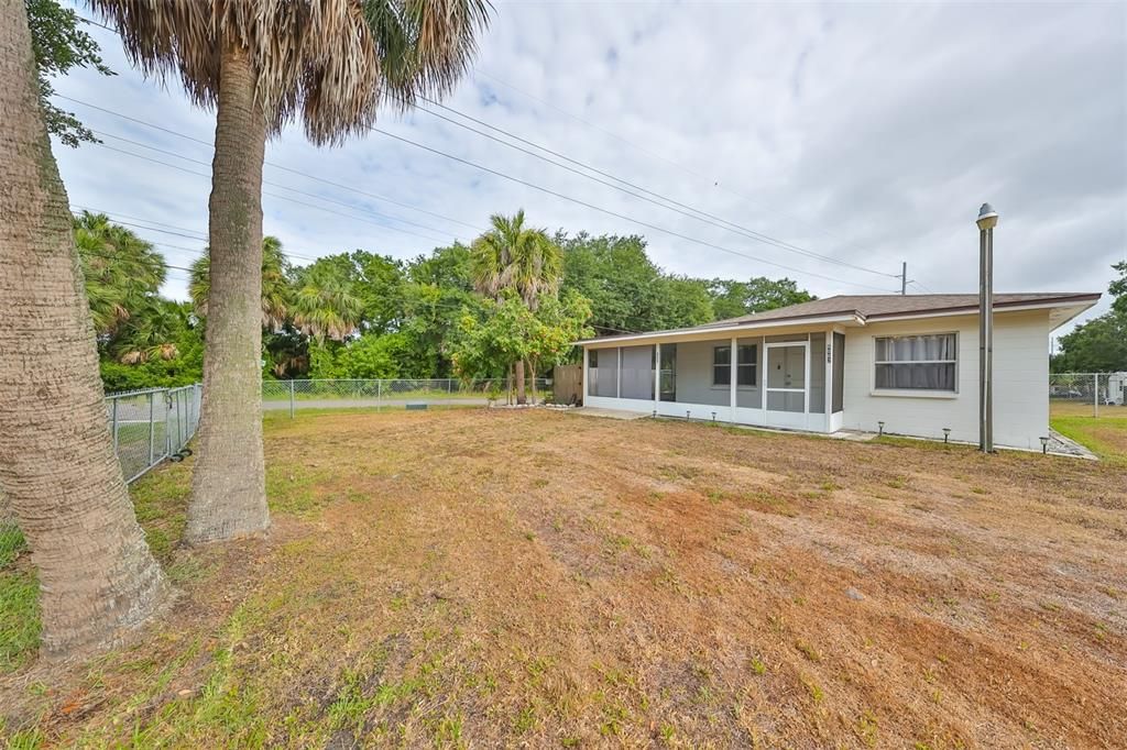 Active With Contract: $255,000 (3 beds, 2 baths, 1000 Square Feet)