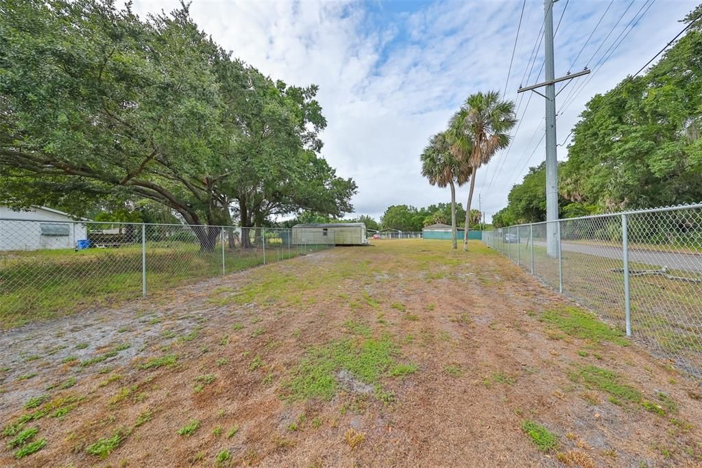 Active With Contract: $255,000 (3 beds, 2 baths, 1000 Square Feet)