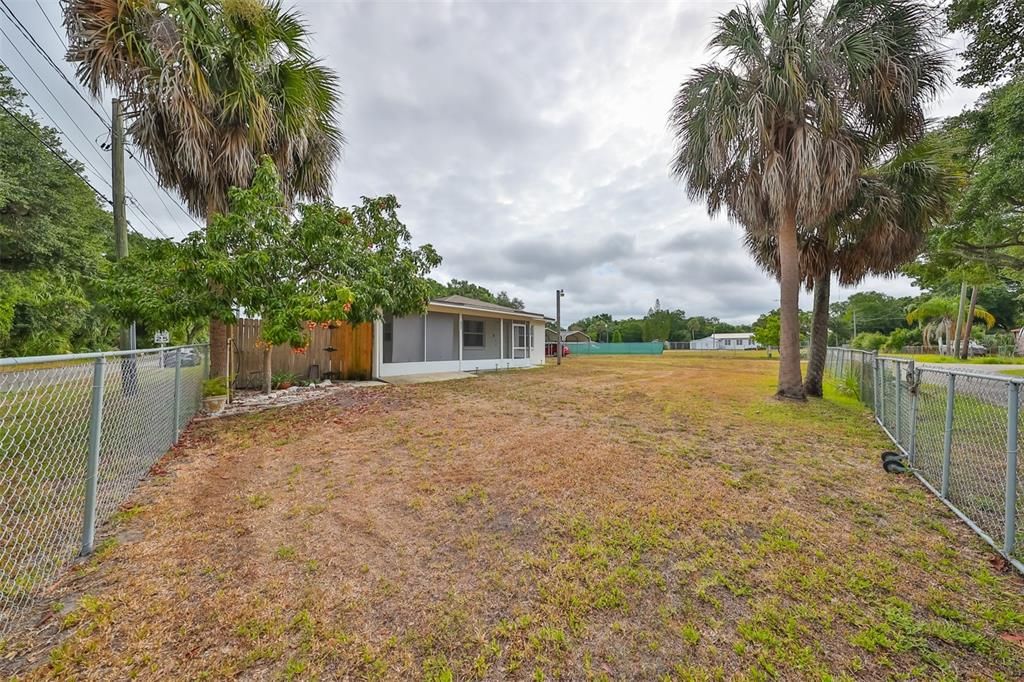 Active With Contract: $255,000 (3 beds, 2 baths, 1000 Square Feet)