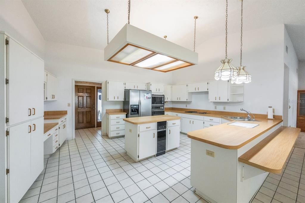 Large kitchen with prep island