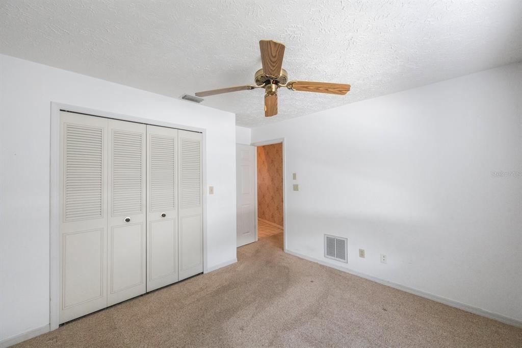 Second bedroom, sizeable closet