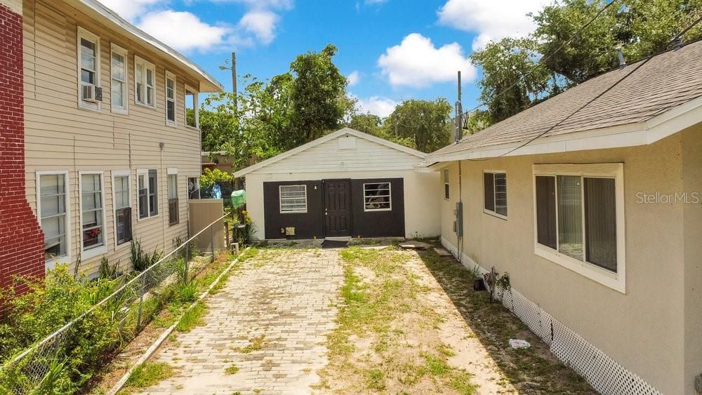 Active With Contract: $408,000 (4 beds, 2 baths, 1954 Square Feet)