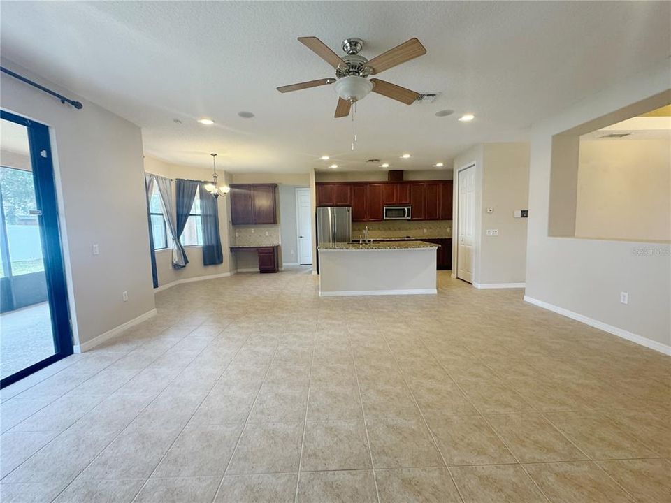 For Rent: $2,600 (4 beds, 3 baths, 2613 Square Feet)