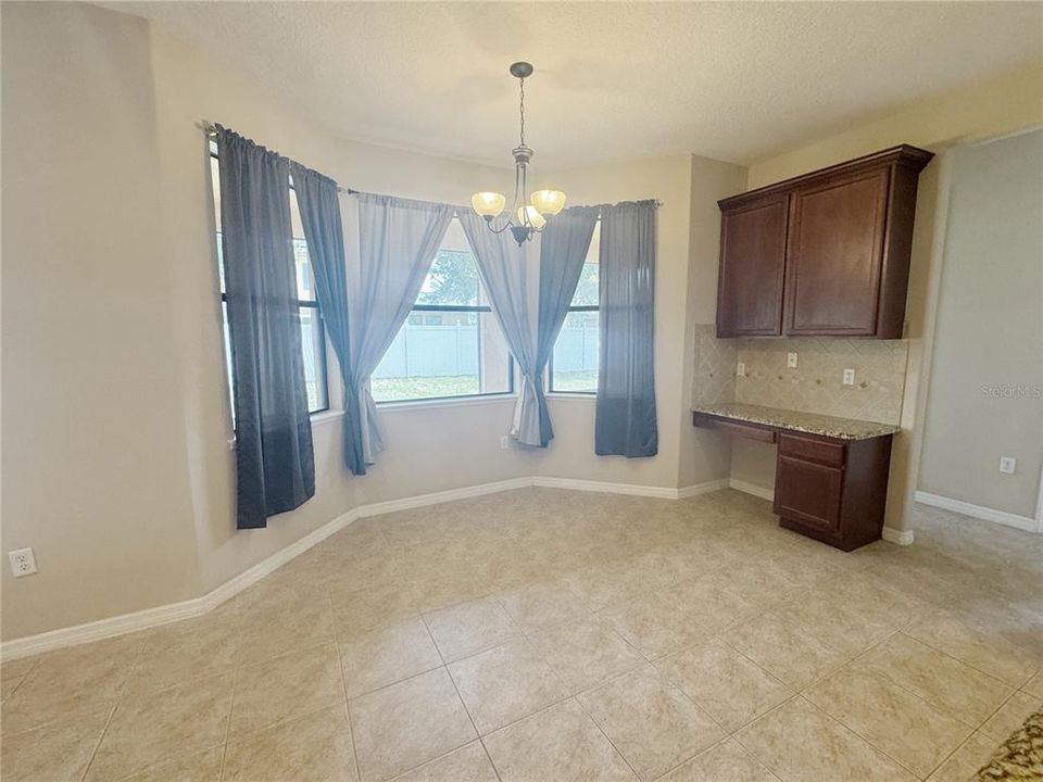 For Rent: $2,600 (4 beds, 3 baths, 2613 Square Feet)