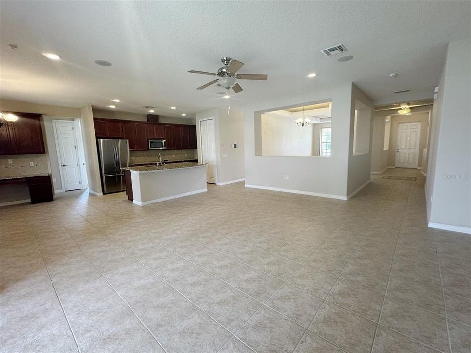 For Rent: $2,600 (4 beds, 3 baths, 2613 Square Feet)