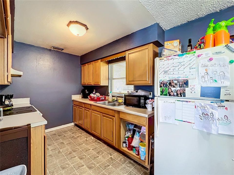 Active With Contract: $195,000 (3 beds, 1 baths, 1000 Square Feet)