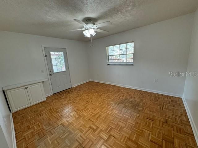 For Rent: $1,300 (1 beds, 1 baths, 500 Square Feet)