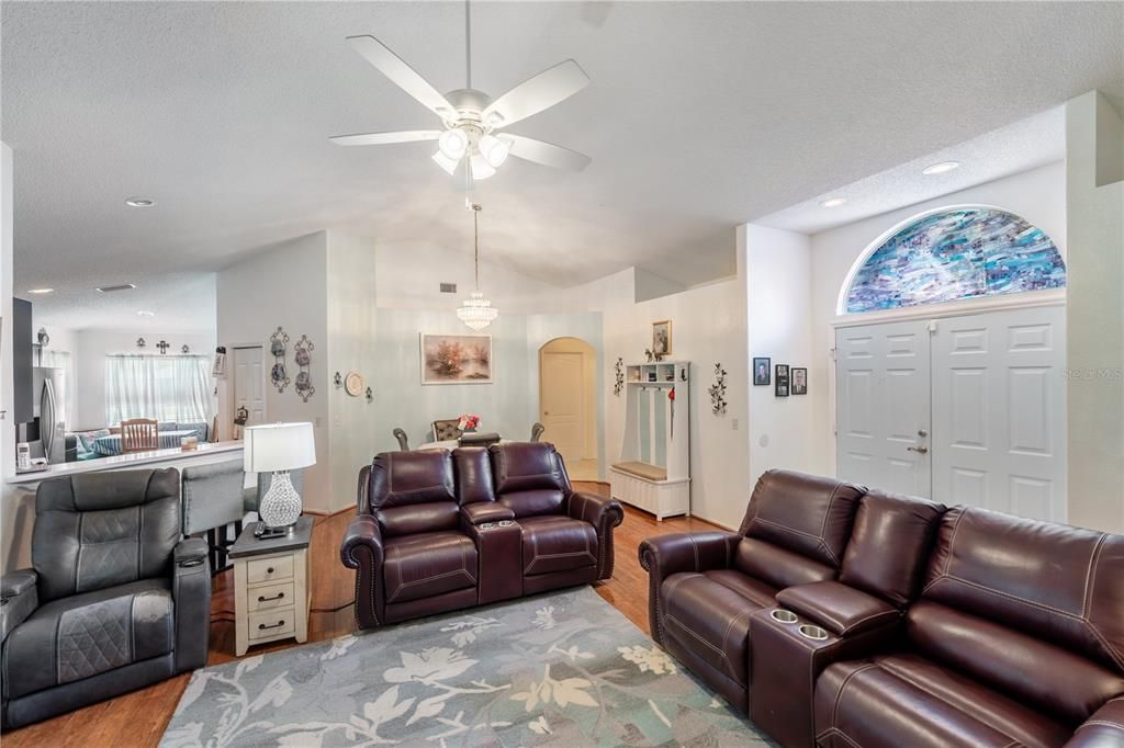 For Sale: $315,000 (4 beds, 2 baths, 1678 Square Feet)