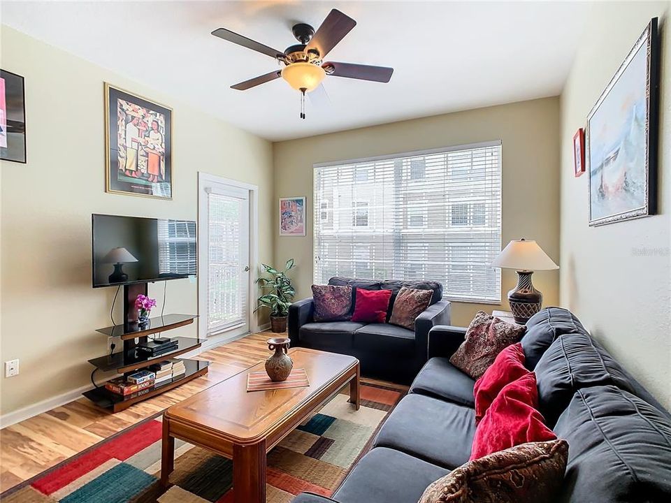 For Sale: $275,000 (2 beds, 2 baths, 1022 Square Feet)