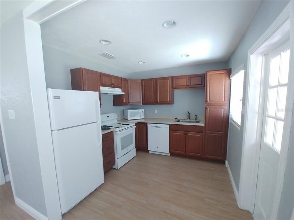 For Rent: $1,600 (3 beds, 1 baths, 1048 Square Feet)