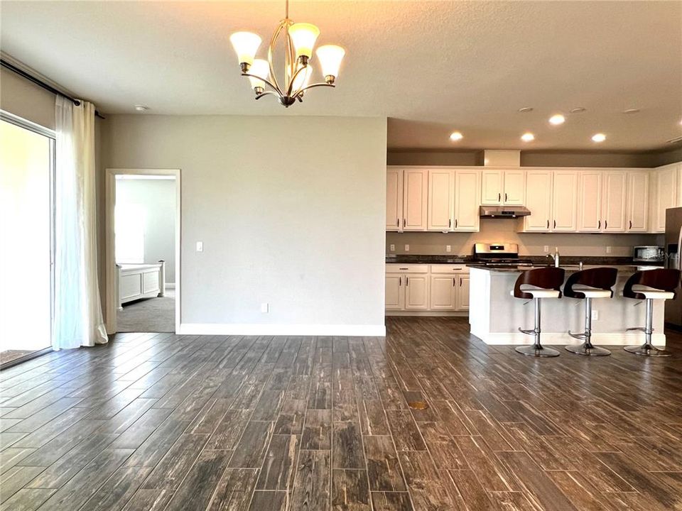 For Rent: $3,100 (3 beds, 2 baths, 2102 Square Feet)