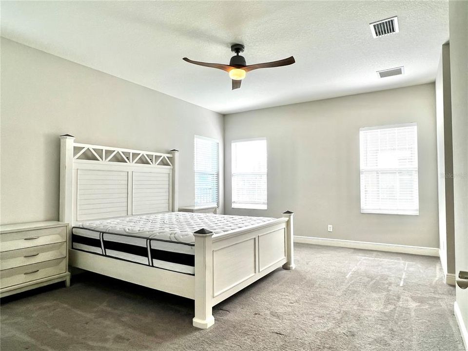 For Rent: $3,100 (3 beds, 2 baths, 2102 Square Feet)