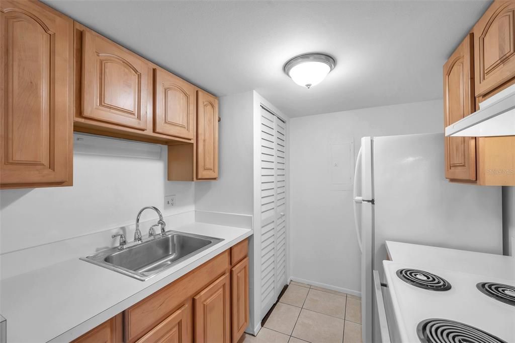 For Sale: $99,000 (1 beds, 1 baths, 475 Square Feet)