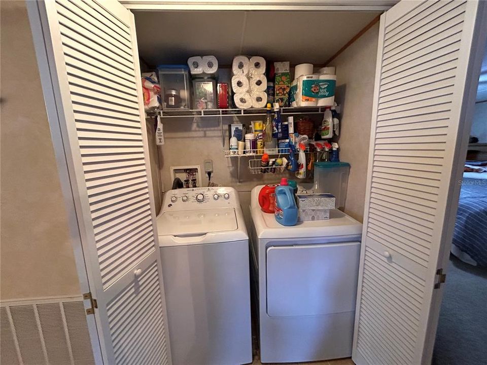 Washer/Dryer area