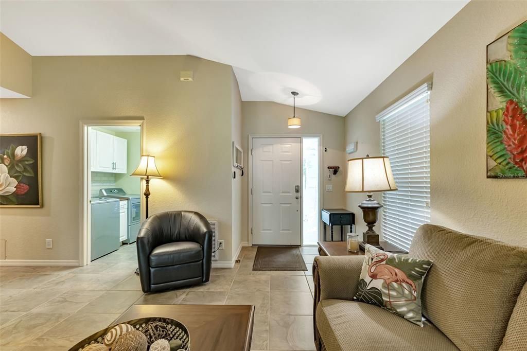 For Sale: $294,900 (2 beds, 2 baths, 1327 Square Feet)