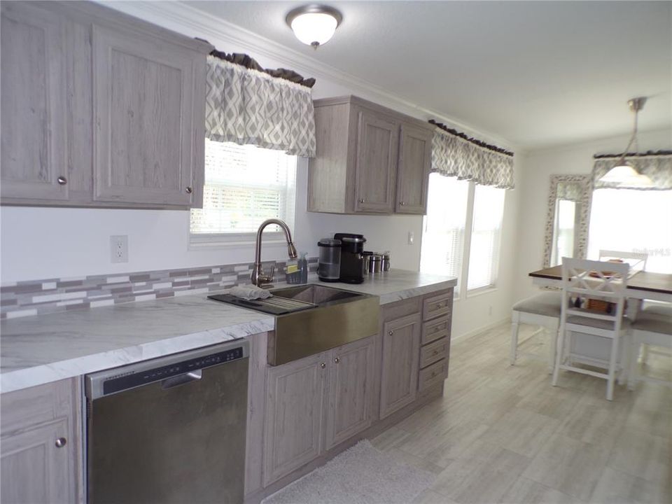 Active With Contract: $2,100 (3 beds, 2 baths, 1296 Square Feet)