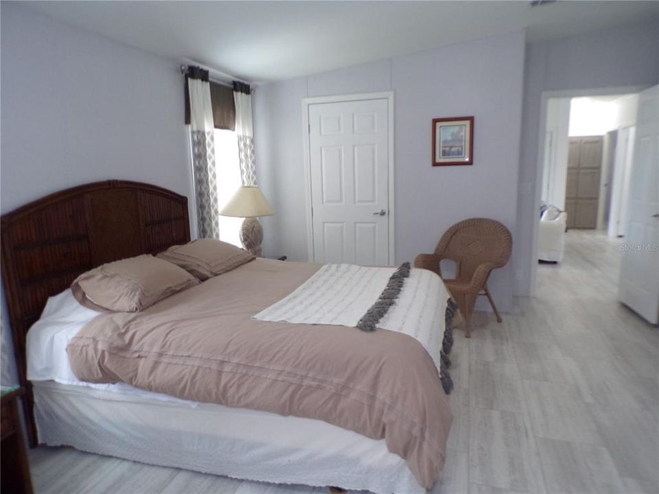 Active With Contract: $2,100 (3 beds, 2 baths, 1296 Square Feet)