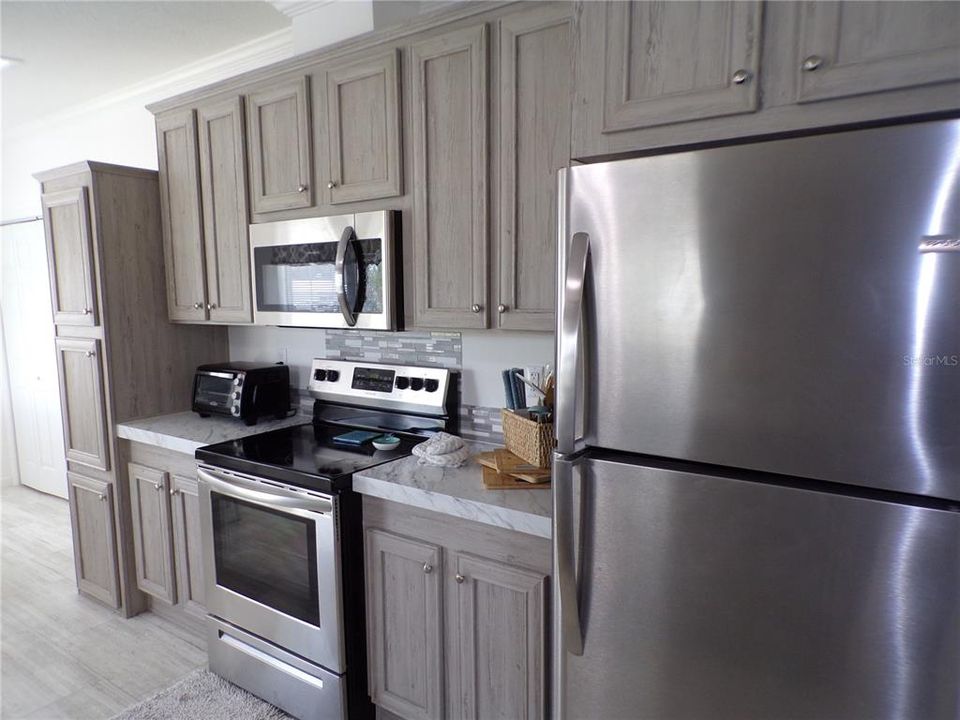 Active With Contract: $2,100 (3 beds, 2 baths, 1296 Square Feet)