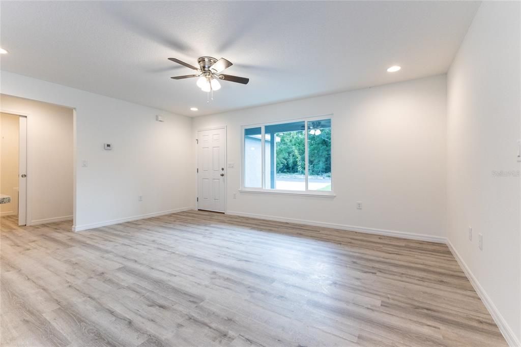 Active With Contract: $264,900 (3 beds, 2 baths, 1251 Square Feet)