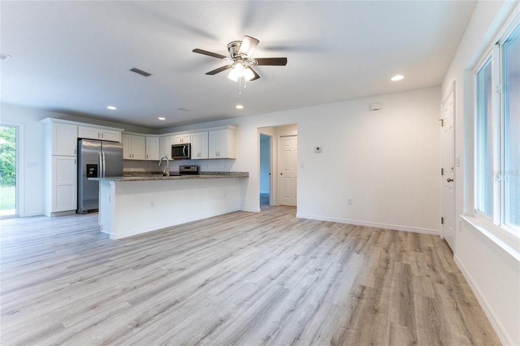 Active With Contract: $264,900 (3 beds, 2 baths, 1251 Square Feet)