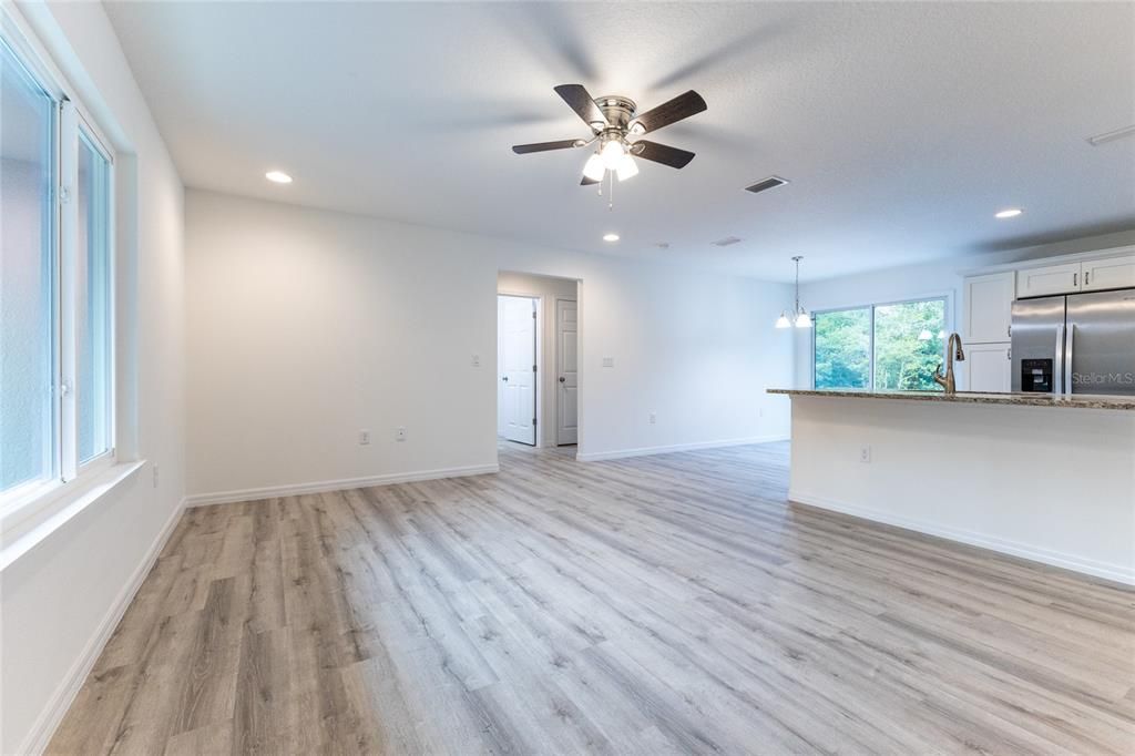 Active With Contract: $264,900 (3 beds, 2 baths, 1251 Square Feet)