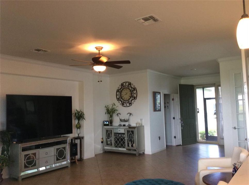 For Sale: $318,000 (2 beds, 2 baths, 1596 Square Feet)