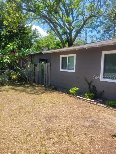 For Sale: $254,900 (2 beds, 1 baths, 634 Square Feet)