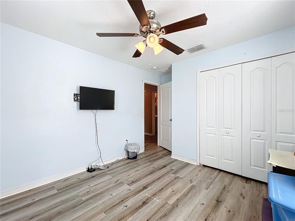 For Sale: $232,900 (3 beds, 2 baths, 1302 Square Feet)