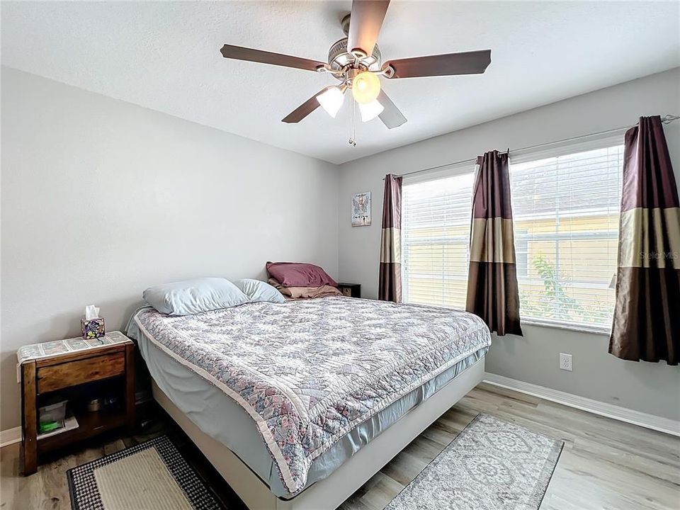 For Sale: $232,900 (3 beds, 2 baths, 1302 Square Feet)