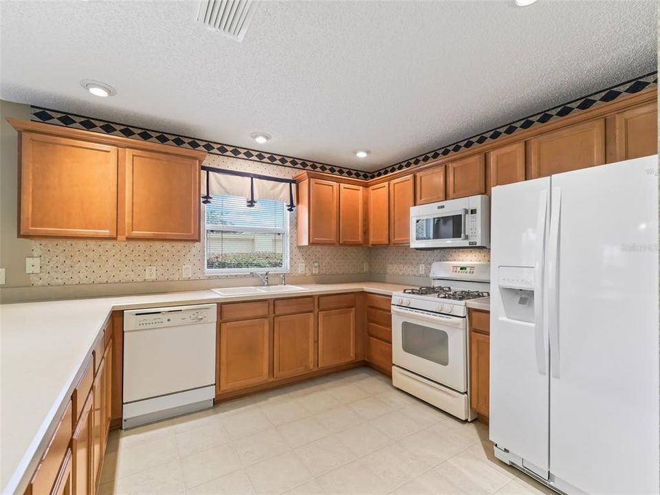 For Sale: $320,000 (2 beds, 2 baths, 1132 Square Feet)