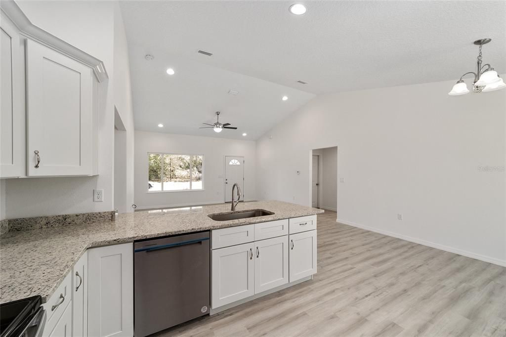 For Sale: $279,900 (3 beds, 2 baths, 1371 Square Feet)