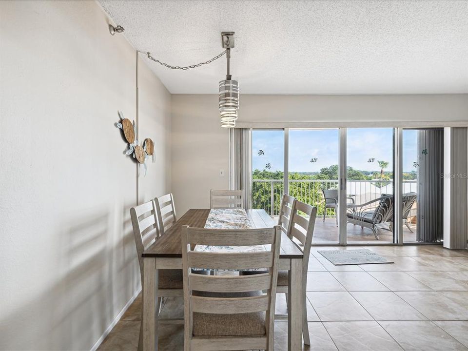 For Sale: $435,000 (2 beds, 2 baths, 1140 Square Feet)