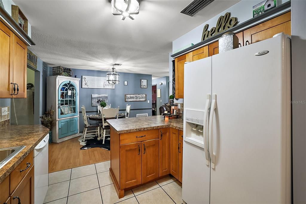 For Sale: $259,000 (2 beds, 2 baths, 1259 Square Feet)