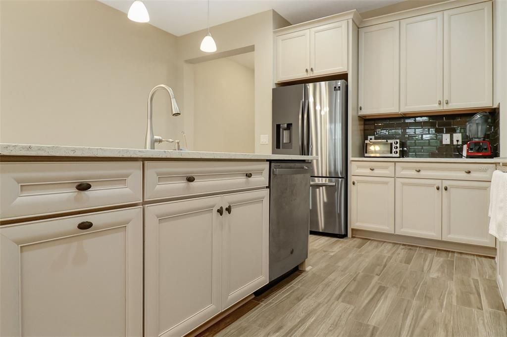 For Sale: $330,000 (2 beds, 2 baths, 1637 Square Feet)