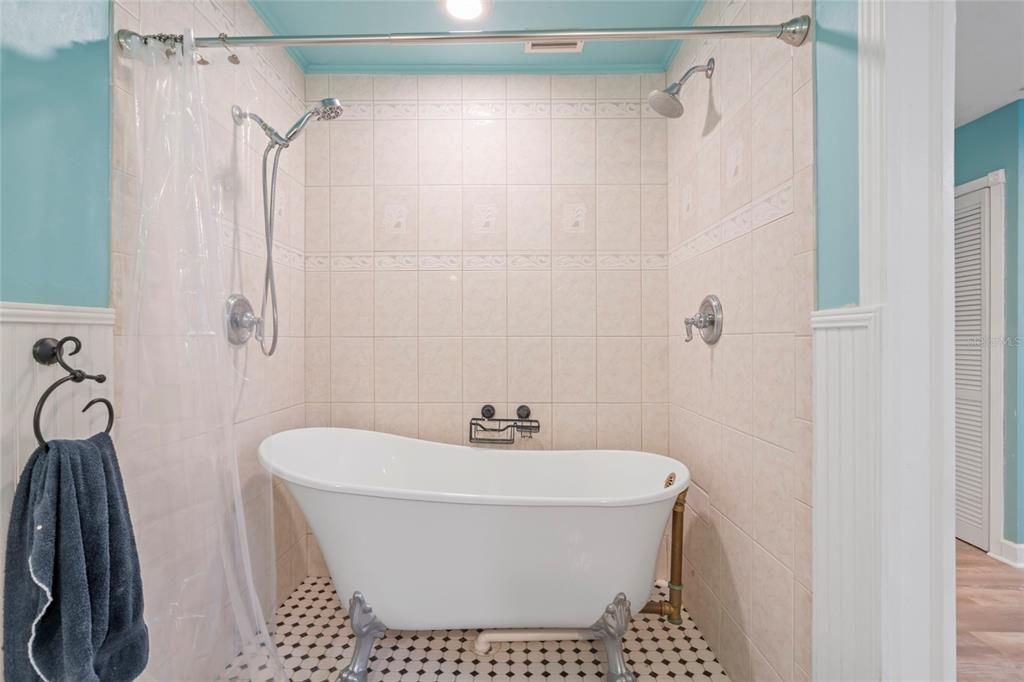 待售: $900,000 (2 贝兹, 2 浴室, 1919 平方英尺)