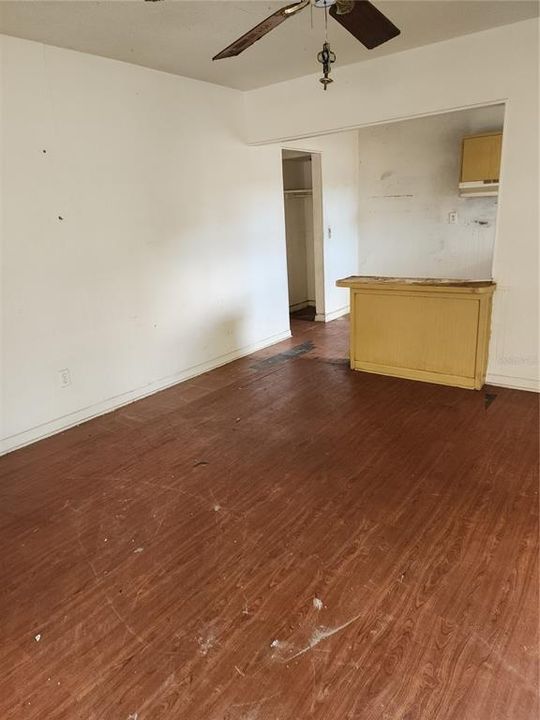 Activo con contrato: $275,000 (2 camas, 2 baños, 1170 Pies cuadrados)