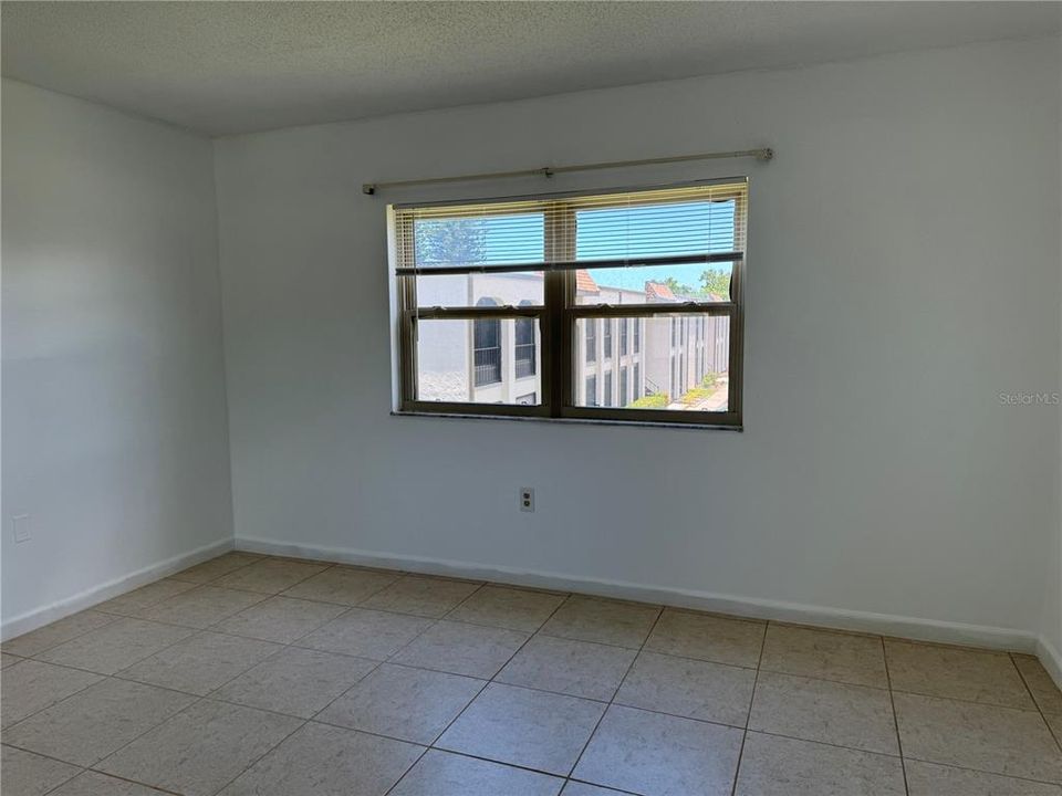 For Rent: $1,650 (1 beds, 1 baths, 670 Square Feet)