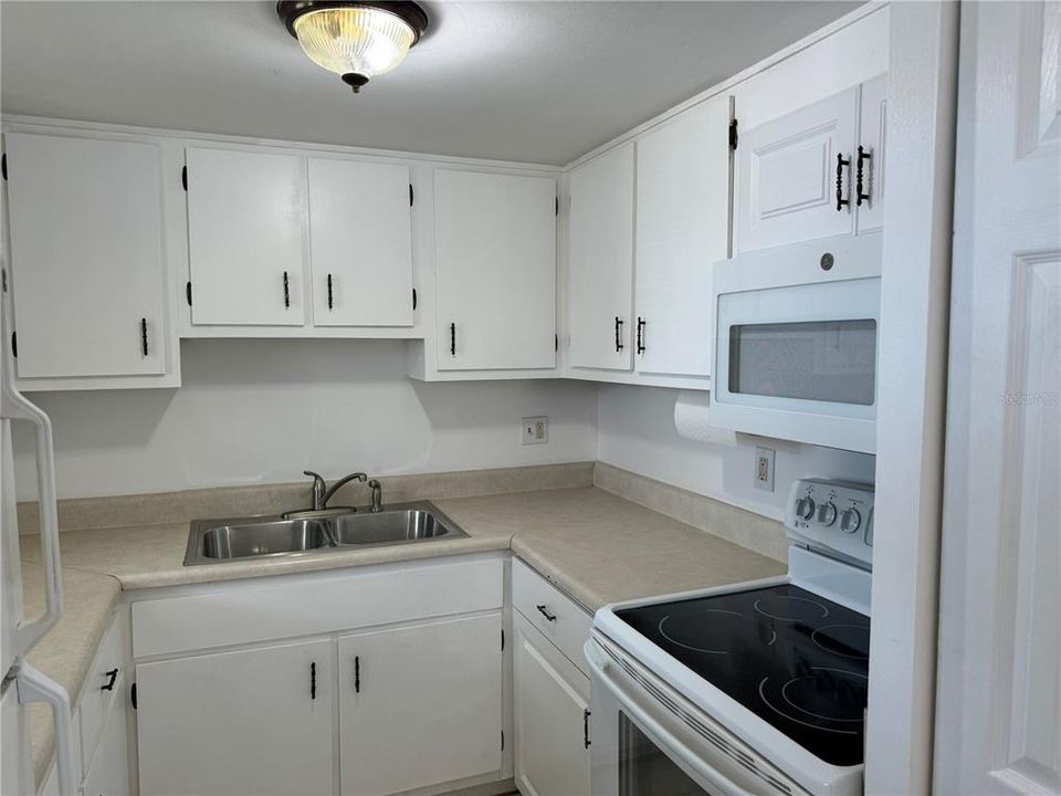 For Rent: $1,650 (1 beds, 1 baths, 670 Square Feet)