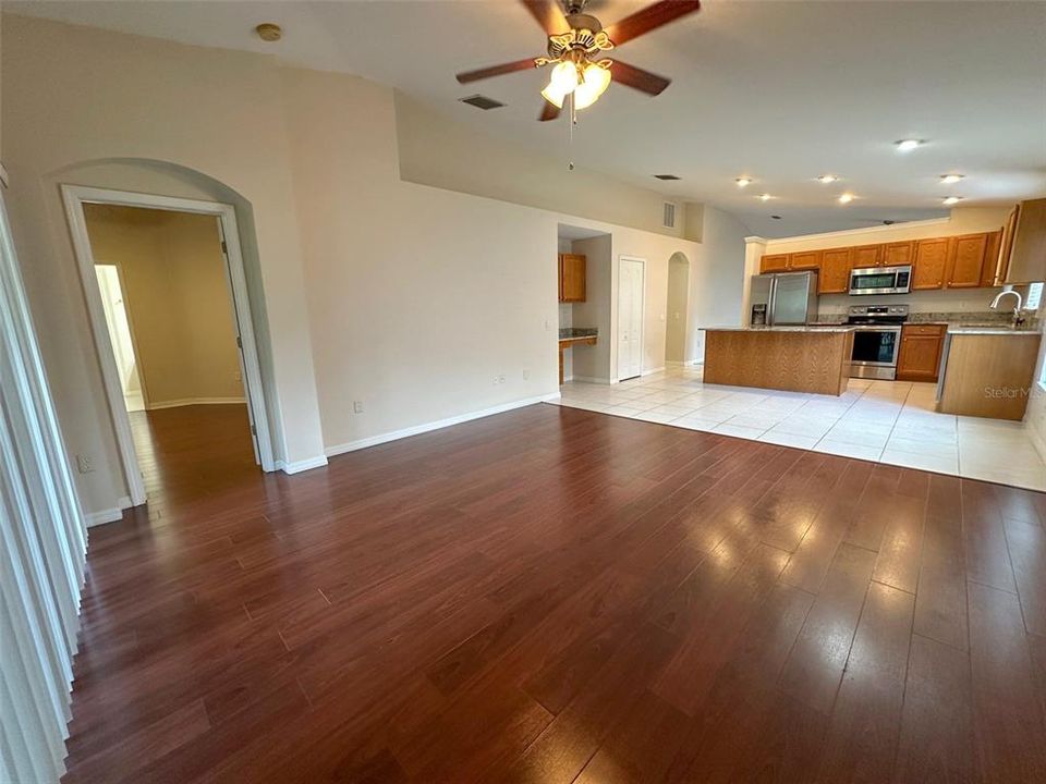 For Rent: $2,300 (4 beds, 2 baths, 1975 Square Feet)