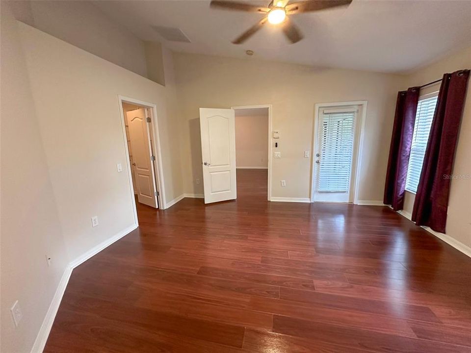 For Rent: $2,300 (4 beds, 2 baths, 1975 Square Feet)