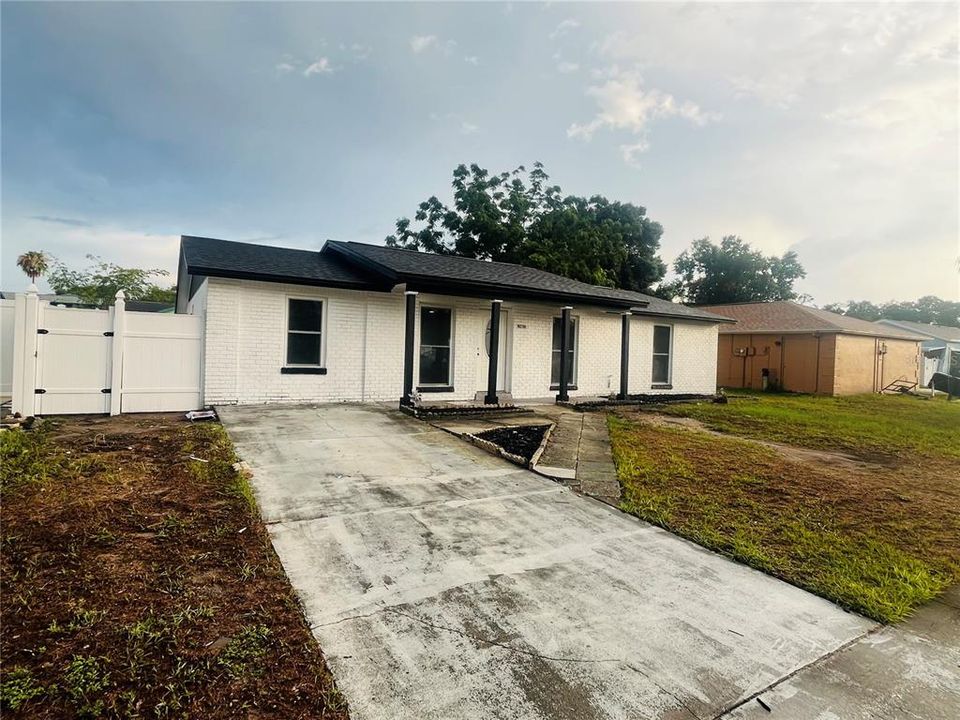 Active With Contract: $435,000 (4 beds, 2 baths, 1538 Square Feet)