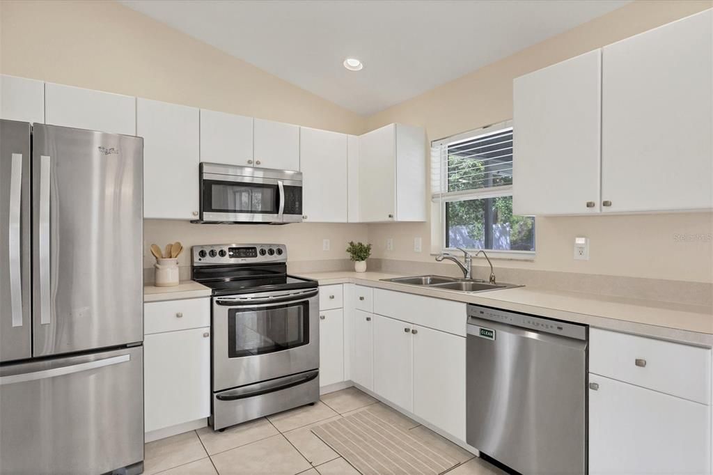 For Sale: $315,000 (3 beds, 2 baths, 1241 Square Feet)