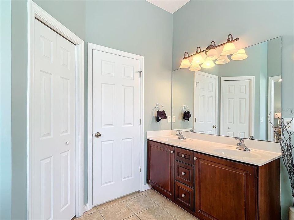 Master Bedroom bathroom