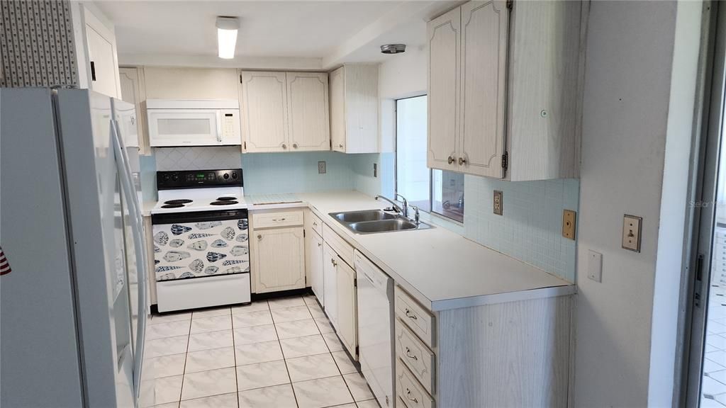 For Sale: $269,000 (2 beds, 2 baths, 1542 Square Feet)