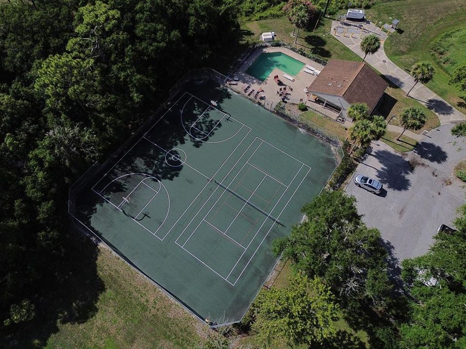 Tennis courts // pool