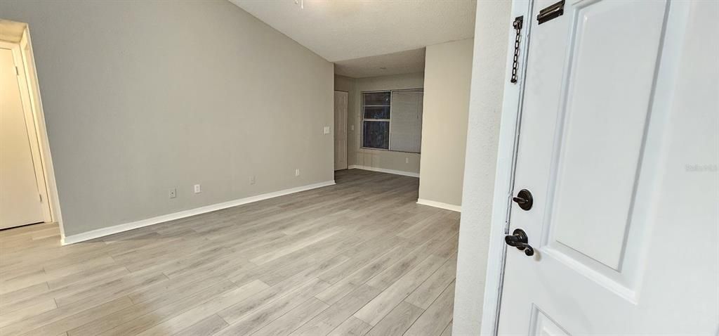 For Rent: $1,350 (1 beds, 1 baths, 711 Square Feet)