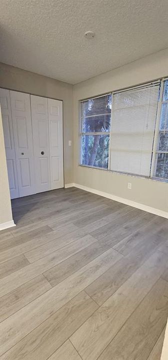 For Rent: $1,350 (1 beds, 1 baths, 711 Square Feet)