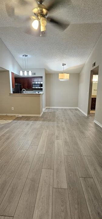 For Rent: $1,350 (1 beds, 1 baths, 711 Square Feet)