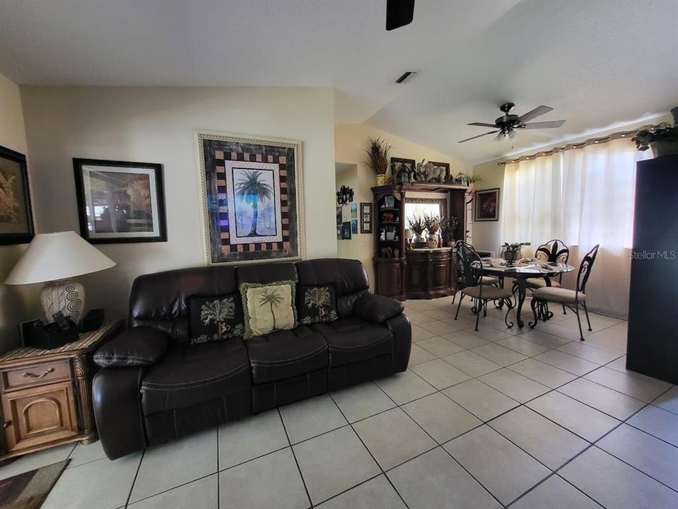 For Sale: $319,900 (3 beds, 2 baths, 1342 Square Feet)