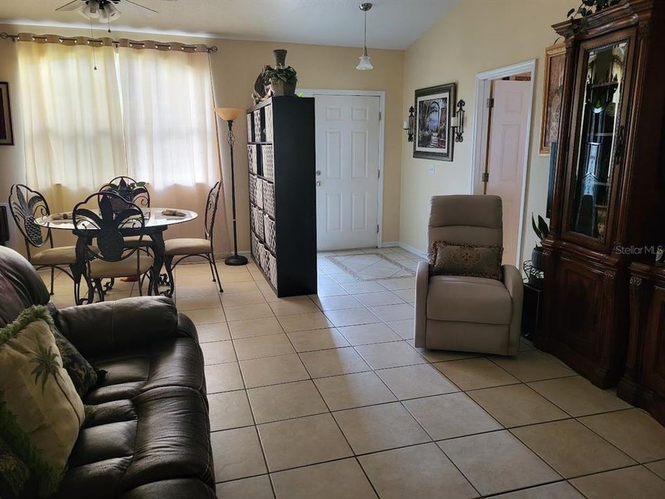 En Venta: $319,900 (3 camas, 2 baños, 1342 Pies cuadrados)